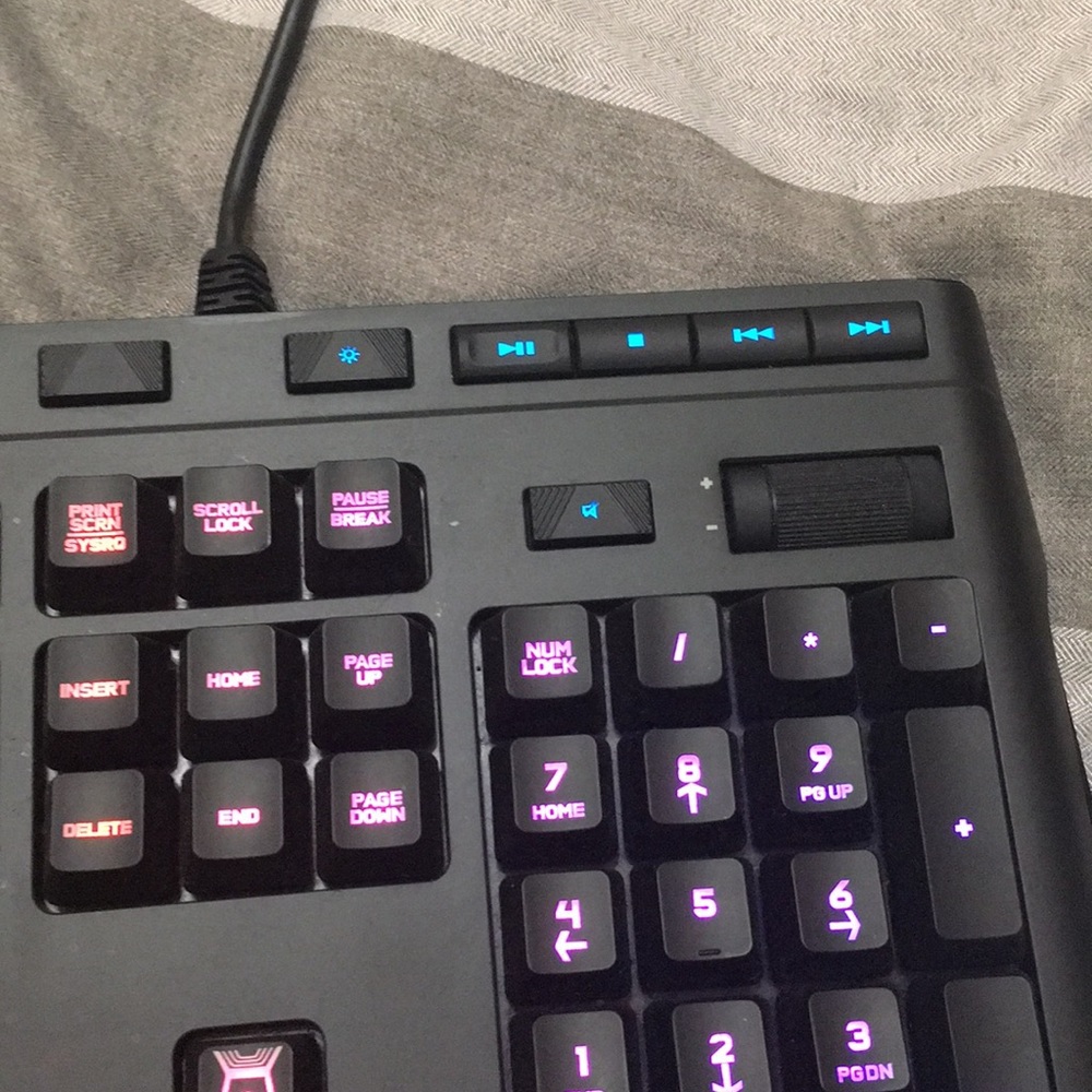 Logitech g910 - Picture 5 of 5